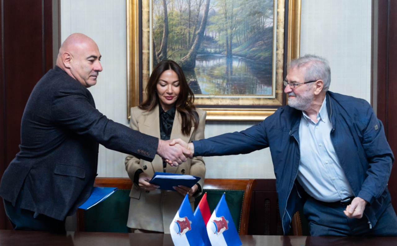 2016թ Կոկա-Կոլա ՀԲՔ Արմենիա ընկերությունը միացավ ԱՄՆՄԶԳ-ին և ՀՀ ԲՆապահպանության նախարարությանը Հայանիստ համայնքում բնական ռեսուրսների կառավարումը բարելավելու և ստորգետնյա ջրերի օգտագործումը կրճատելու համար: