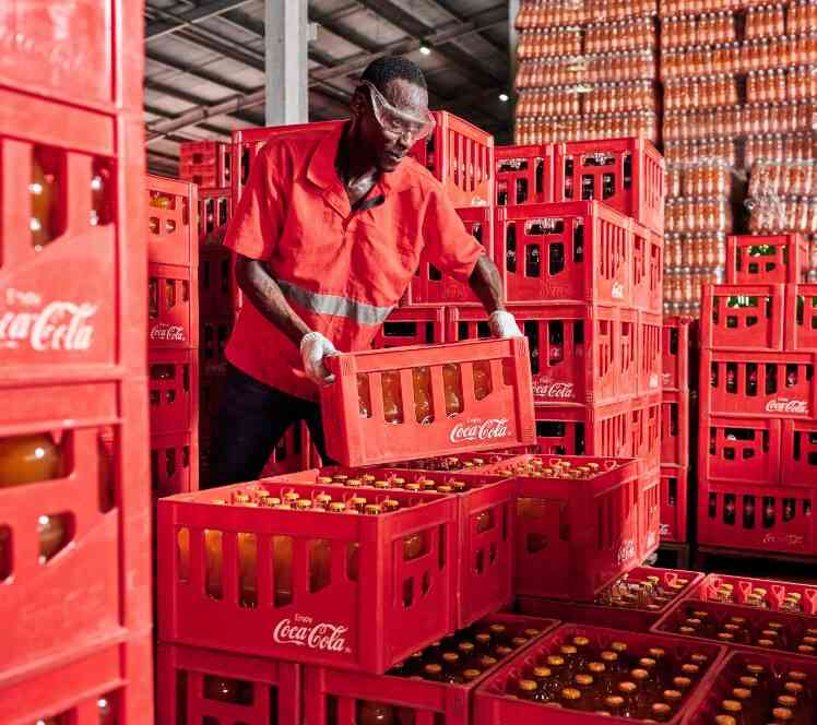 arm-working-with-us-coca-cola-11zon